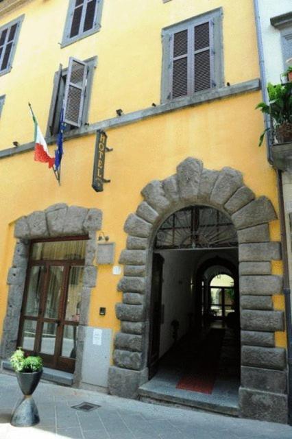 Hotel Urbano V Montefiascone Exteriér fotografie