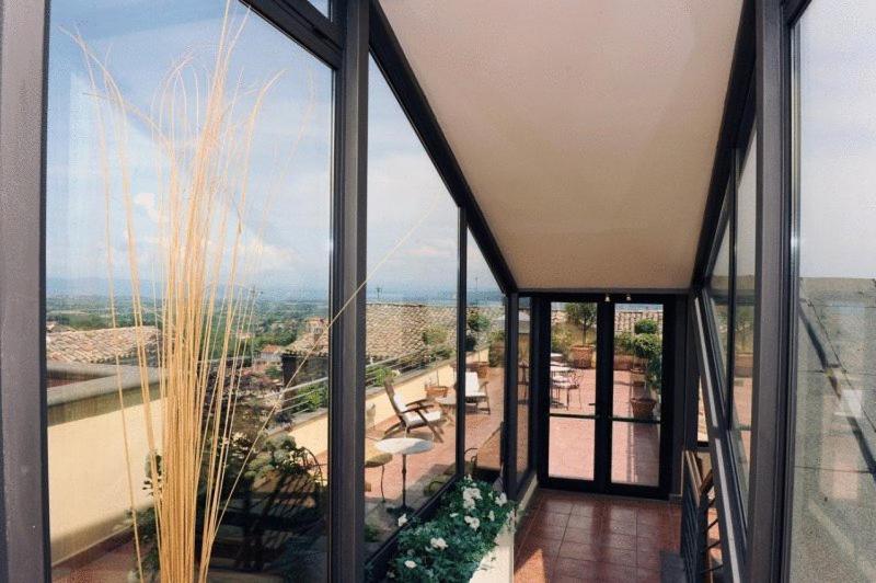 Hotel Urbano V Montefiascone Exteriér fotografie