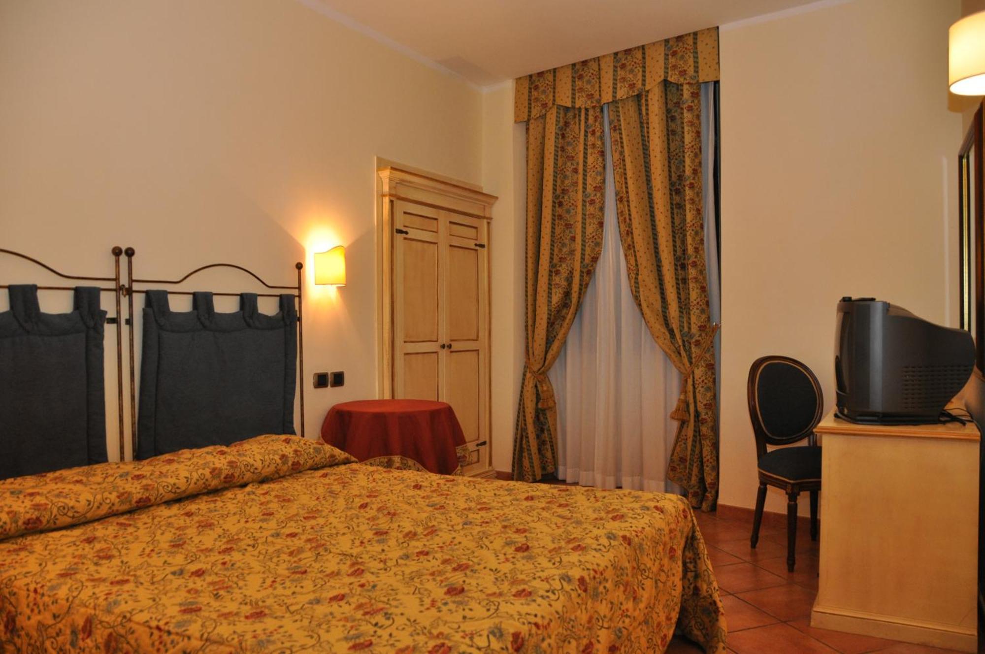 Hotel Urbano V Montefiascone Exteriér fotografie