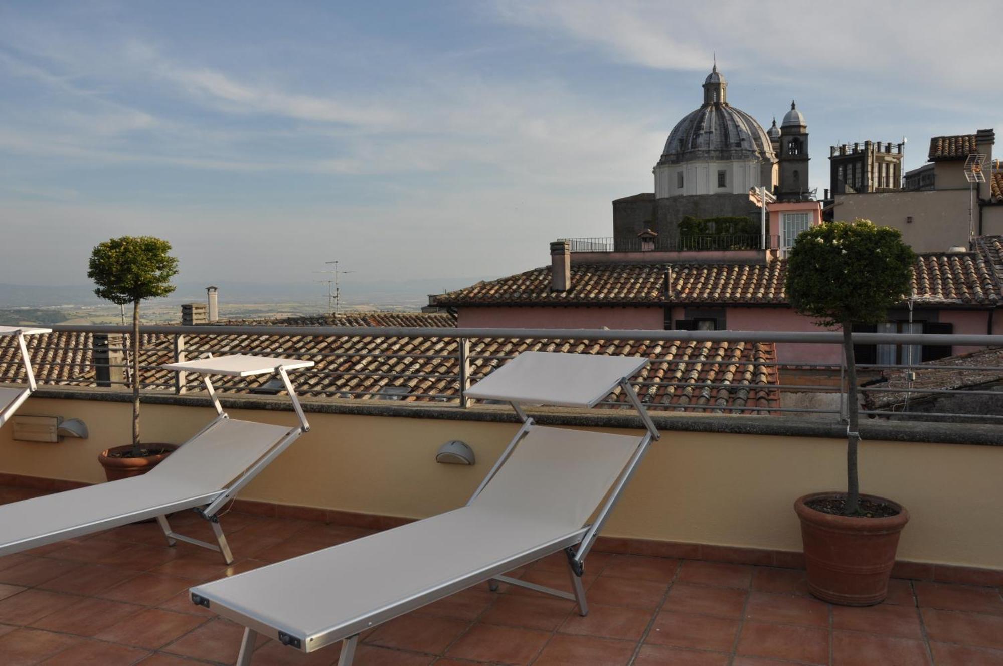Hotel Urbano V Montefiascone Exteriér fotografie
