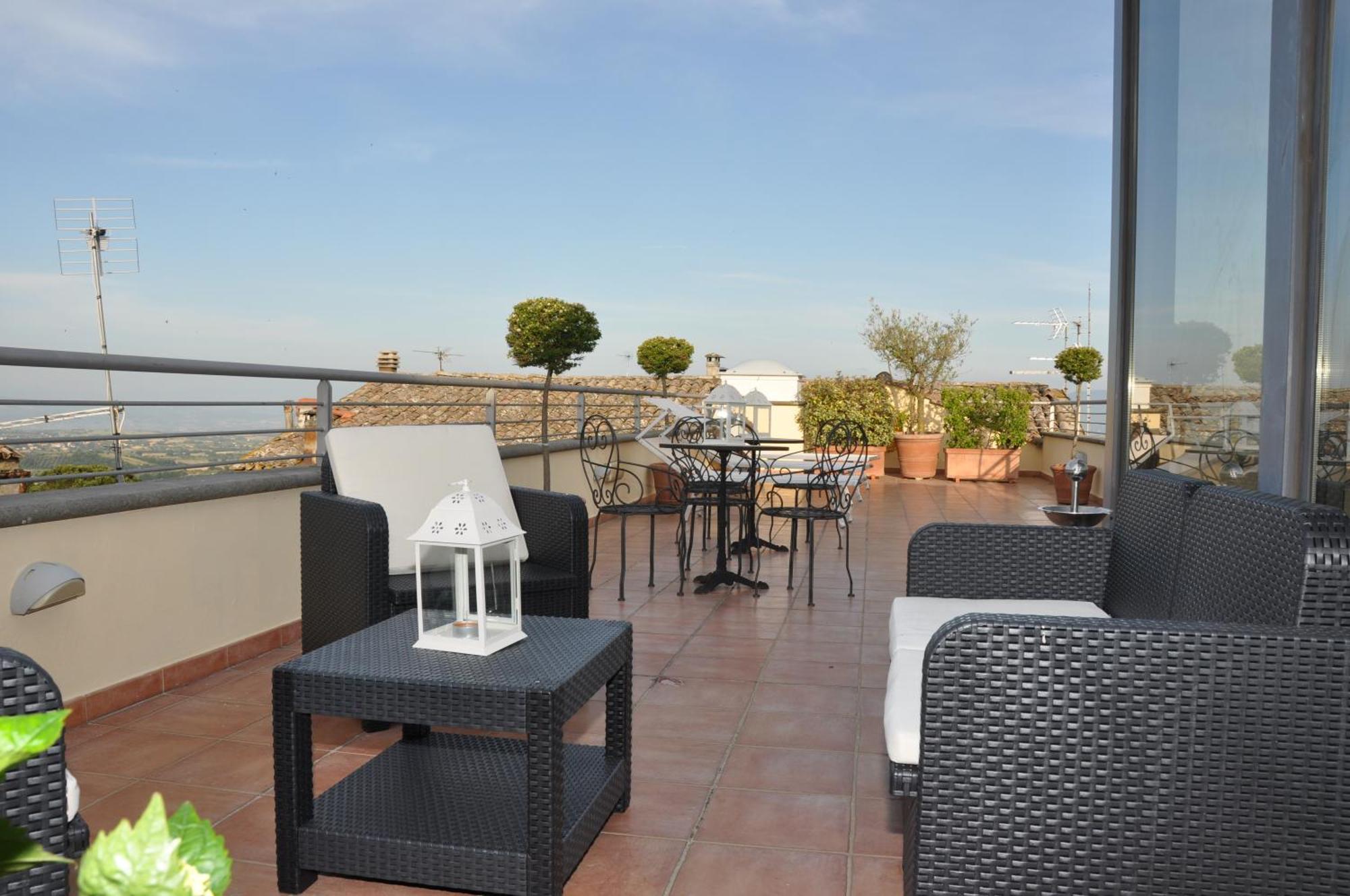 Hotel Urbano V Montefiascone Exteriér fotografie