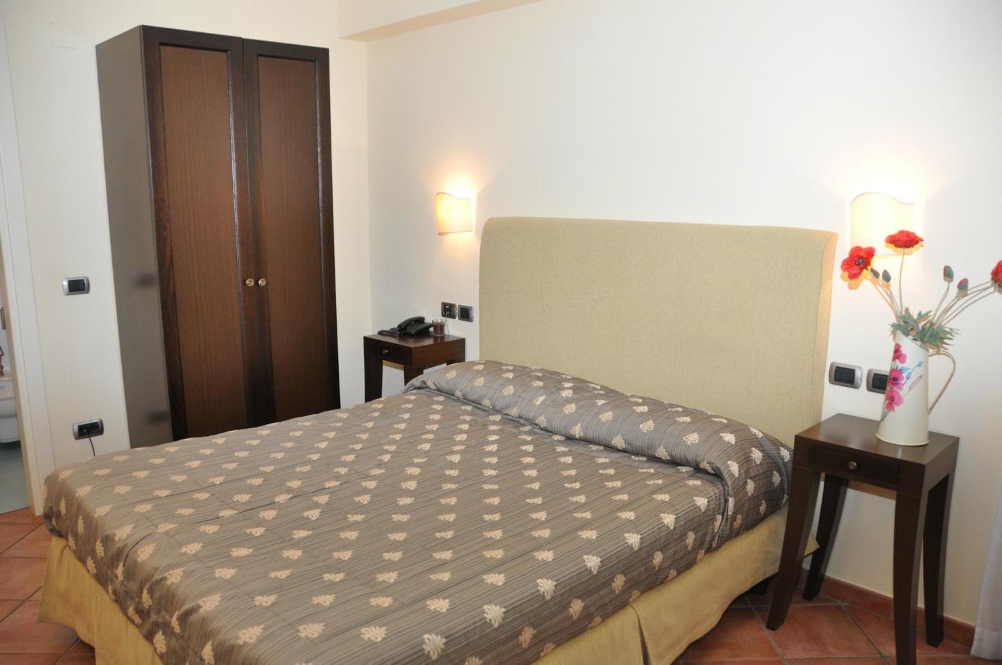 Hotel Urbano V Montefiascone Exteriér fotografie