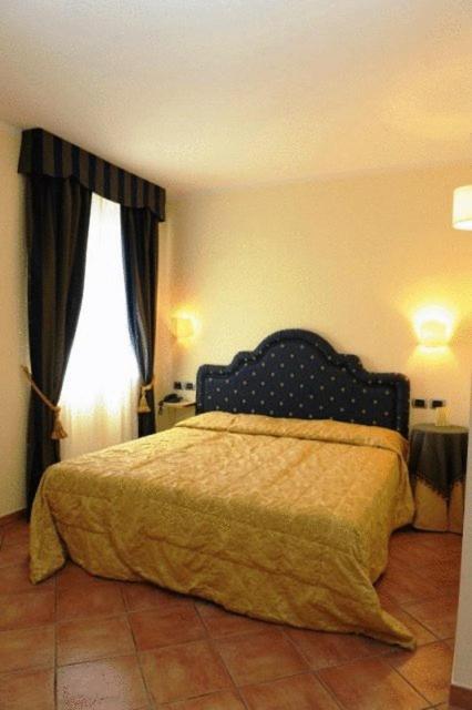 Hotel Urbano V Montefiascone Pokoj fotografie